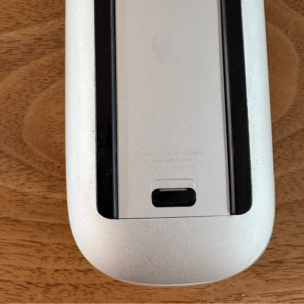 Apple Wireless Touch Magic Mouse in White